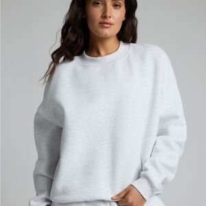 Comfy crew sweatshirt- light Heather gray Size L